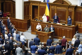 Ukraine phê chuẩn luật mới khiêu khích Nga và tân Tổng thống 