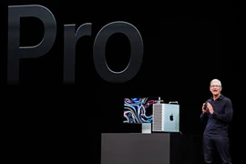 Ông Trump dọa đánh thuế Apple vì nhập linh kiện từ Trung Quốc