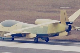 UAV do thám Trung Quốc 'bám' tàu chiến Mỹ qua eo biển Đài Loan