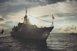 Tàu chiến Canada đi qua eo biển Đài Loan