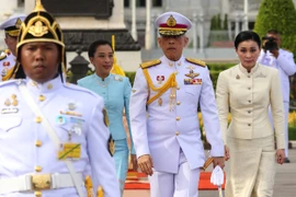 Vua Thái Lan phế truất thêm sáu cận thần hoàng gia