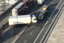 Video: Nổ súng ở cầu London, ít nhất một người bị thương 