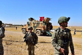 Lính Mỹ tuần tra dọc biên giới Syria-Thổ Nhĩ Kỳ hồi tháng 9-2019. Ảnh: AP 