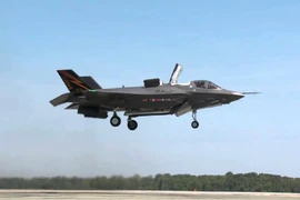 Máy bay F-35B thử nghiệm cất cánh thẳng đứng vào năm 2013. Ảnh: LOCKHEED MARTIN