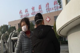 Cơ quan y tế TP Vũ Hán xác nhận trường hợp thứ hai tử vong do virus viêm phổi lạ. Ảnh: AFP