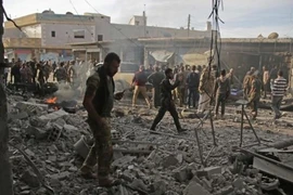 Hiện trường vụ đánh bom xe ở thị trấn Tel Abyad. Ảnh: AFP