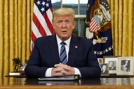COVID-19 thách thức cuộc đua tái cử của ông Trump ra sao?