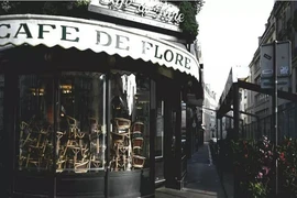 Một quán cà phê tại khu phố Saint-Germain-des-Prés, Quận 6, Paris đóng cửa từ ngày 14-3 do yêu cầu từ Chính phủ. Ảnh: AFP