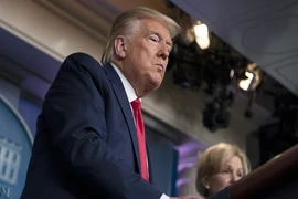 Tổng thống Mỹ Donald Trump nói rằng có thể áp dụng đạo luật thời chiến trong công tác chống đại dịch COVID-19. Ảnh: AP