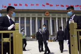 Nhân viên an ninh Trung Quốc làm nhiệm vụ trong kỳ họp Quốc hội Trung Quốc hôm 22-5. Ảnh: SCMP