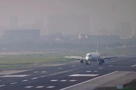 Một chiếc máy bay của hãng China Eastern Airlines được nhìn thấy tại sân bay quốc tế Hồng Kiều ở Thượng Hải, Trung Quốc ngày 4-6-2020.