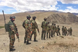 Binh sĩ Ấn Độ hiện diện ở vùng Ladakh đang tranh chấp với Trung Quốc (Ảnh chụp ngày 12-5). Ảnh: THE HINDU