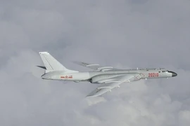 Một máy bay ném bom H-6 của Không quân Trung Quốc. Ảnh: REUTERS