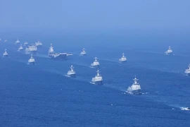 Tàu sân bay Liêu Ninh, tàu ngầm và máy bay chiến đấu Trung Quốc tại Biển Đông, ngày 12 tháng 4 năm 2018. Ảnh:TÂN HOA XÃ