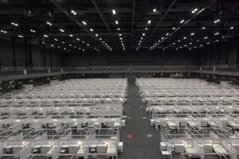 Một góc của trung tâm hội nghị AsiaWorld Expo được dựng thành bệnh viện dã chiến để điều trị cho các bệnh nhân nhiễm COVID-19 tại Hong Kong. Ảnh: REUTERS/Pak Yiu