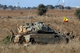 Một xe tăng của Israel tại khu vực biên giới với Syria trên Cao nguyên Golan do Israel kiểm soát. Ảnh: Ronen Zvulun/REUTERS