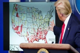 Tổng thống Mỹ Donald Trump trong một cuộc họp bàn về đại dịch COVID-19 ở Nhà Trắng. Ảnh: REUTERS.