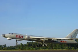 Máy bay ném bom H-6 tham gia một cuộc diễn tập thực chiến của hải quân ở Chiến khu Nam Trung Quốc. Ảnh: BỘ QUỐC PHÒNG TRUNG QUỐC