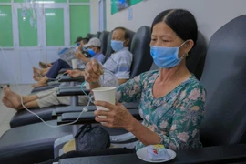 Bệnh nhân truyền hóa trị được phục vụ như trên một chuyến bay