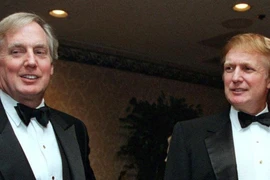 Ông Robert Trump (trái) cùng người anh Donald Trump – đương kim Tổng thống Mỹ (ảnh chụp năm 1999). Ảnh: AP