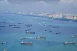 Tàu thuyền đang băng qua eo biển Malacca. Ảnh: JOC.COM