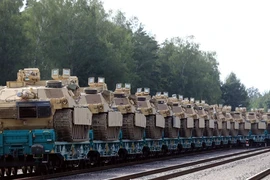Xe tăng NATO có mặt tại biên giới Belarus - Lithuania ngày 6-9. Ảnh: AFP 