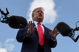Tổng thống Mỹ Donald Trump nói chuyện với các phóng viên tại Washington, ngày 8-9.