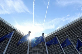 Cờ EU trước trụ sở tổ chức này tại TP Brussels, Bỉ. Ảnh: REUTERS