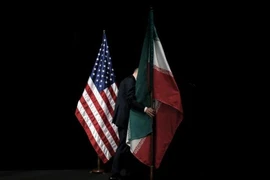 Quốc kỳ Iran và Mỹ tại cuộc đàm phán hạt nhân Iran ở Vienna, Áo ngày 14-7-2015.