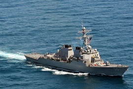 Tàu khu trục (có khả năng mang tên lửa dẫn đường) USS John McCain của hải quân Mỹ. Ảnh: REUTERS