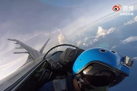 Không quân Trung Quốc đã phóng hàng chục tên lửa không đối không trong cuộc diễn tập hôm 20-10 và 21-10. Ảnh: CCTV
