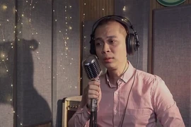 Ca sĩ Nam Khánh hát “Lũ ơi xin đừng về” hướng về Trung