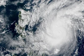 Siêu cuồng phong Goni với sức gió lên tới cấp 17 đang di chuyển nhanh về phía Philippines. Ảnh chụp màn hình ZOOM EARTH