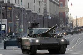 Xe tăng T-14 Armata tham gia buổi tổng duyệt chuẩn bị cho lễ duyệt binh năm 2019 nhân kỷ niệm Ngày Chiến thắng 9-5. Ảnh: AP