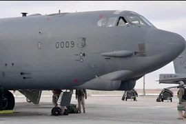 Mỹ điều máy bay ném bom B-52 đến Trung Đông để răn đe Iran.