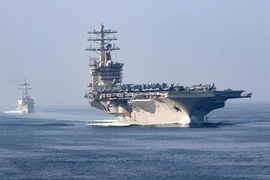 Tàu sân bay USS Nimitz (đầu tiên) và nhóm tàu hộ tống trong hải trình tới eo biển Hormuz hồi ngày 9-11-2020. Ảnh: NAVY TIMES
