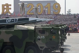 Tên lửa siêu thanh DF-17 của Trung Quốc tại cuộc duyệt binh năm 2019.