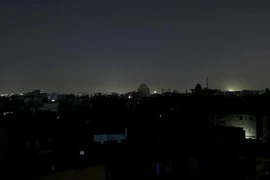 Pakistan chìm trong bóng tối sau vụ mất điện gần như trên toàn quốc.
