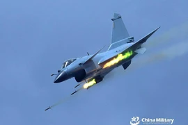 iêm kích J-10 của Trung Quốc trong cuộc tập trận bay bắn đạn thật ngày 15-11-2018. 