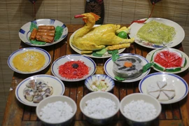 Chùm ảnh: Độc đáo mâm cỗ Tết 3 miền làm từ đất sét