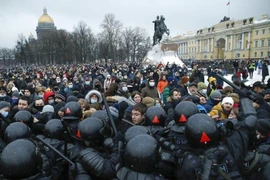 Đám đông biểu tình ủng hộ ông Navalny. Ảnh: GRIGORIY POKRAS FOR VTIMES