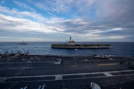 Hai nhóm tác chiến tàu sân bay USS Theodore Roosevelt và USS Nimitz tiến vào Biển Đông ngày 9-2. Ảnh: REUTERS