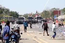 Biểu tình tại Myanmar. Ảnh: CNN