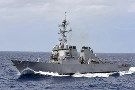 Tàu khu trục mang tên lửa dẫn đường lớp Arleigh Burke USS Curtis Wilbur. Ảnh: US NAVY