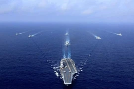 Nhóm tác chiến tàu sân bay của Trung Quốc do tàu Liêu Ninh dẫn đầu. Ảnh: AFP