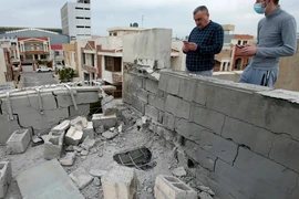 Ảnh minh họa - Khu vực dân sự gần sân bay Erbil (Iraq) bị hư hại do trúng rocket hồi tháng 2. Ảnh: REUTERS