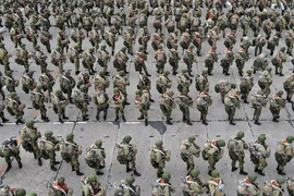 Nga bất ngờ ra lệnh rút quân khỏi biên giới Ukraine. Ảnh: REUTERS