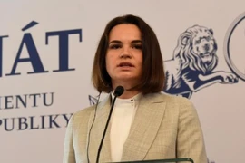 Bà Svetlana Tikhanovskaya trong buổi họp báo tại Prague hôm 7-6. Ảnh: EFE/EPA