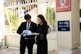 TAND quận 7 hoãn xử vụ ca sĩ Ánh Linh kiện đòi nhà