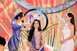 Thi sắc đẹp để làm gì? 